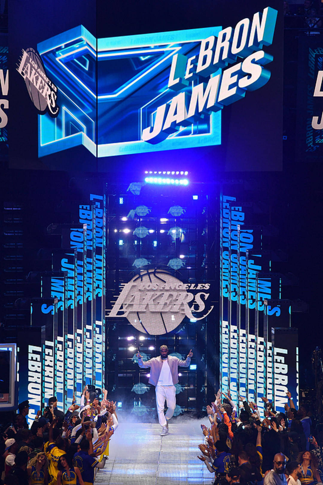 开云APP-詹姆斯官方宣布爆冷新规，西班牙队引发争议！-开云APP