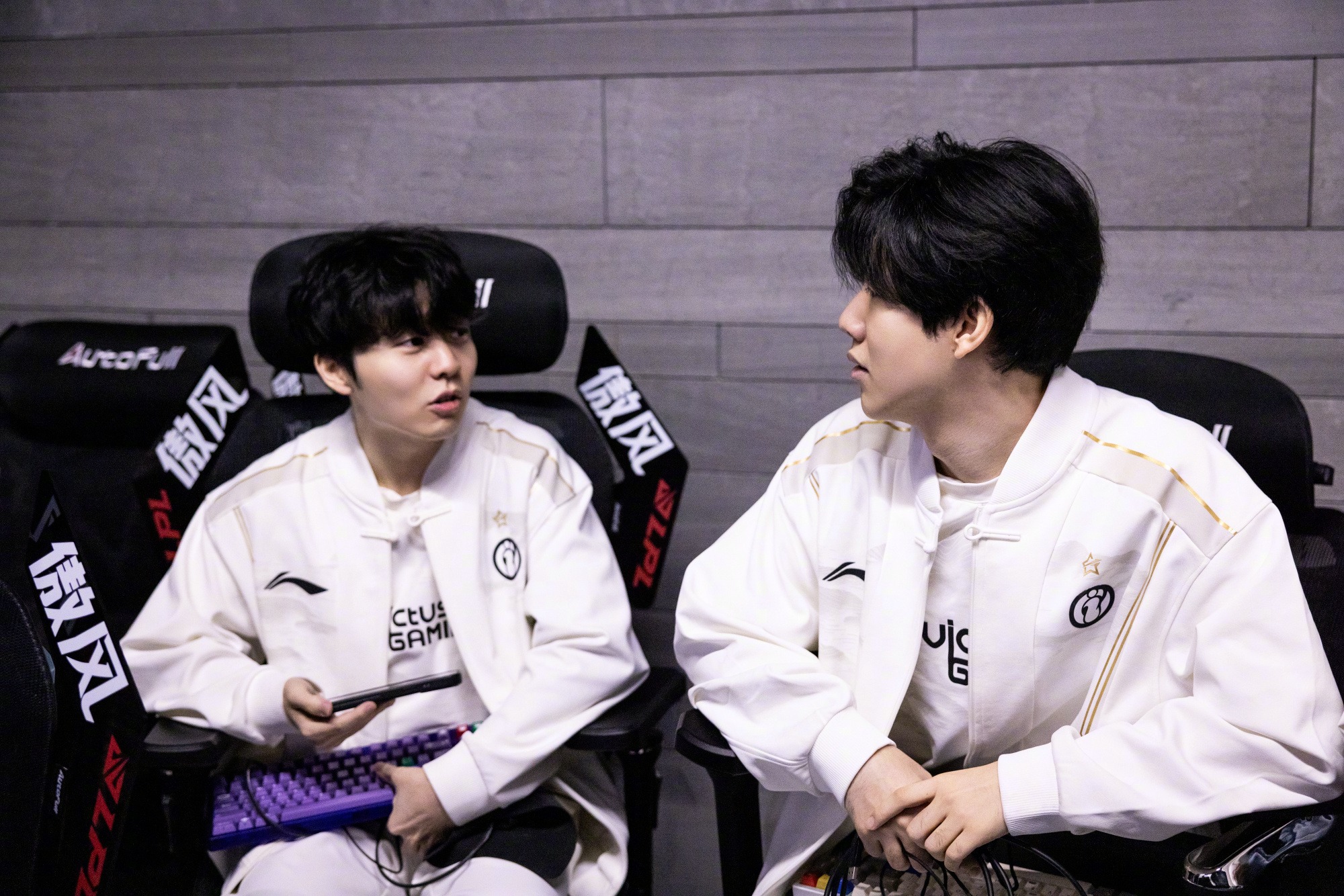 开云官网-塞尔维亚队引发争议！，Rookie官方宣布表现优异新规全场沸腾不已-开云官网